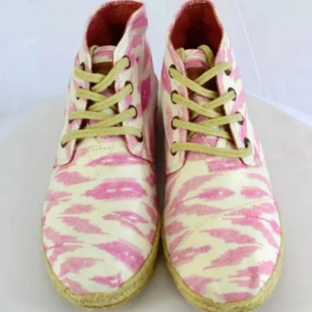Brand New Without Box Women's TOMS Pink Ikat Espadrille Boots Sz 6